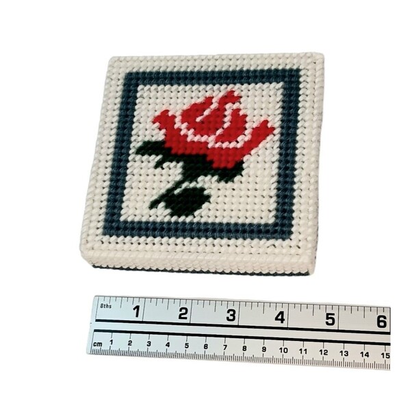 VTG Needlepoint Red Rose Coasters Plastic Canvas Set Of 6 With Box Cottagecore - Picture 5 of 8